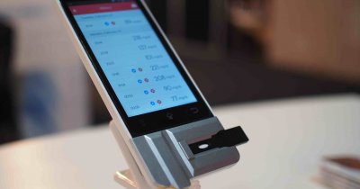 Am descoperit startup-ul care a creat un telefon care îți face analize de sânge în 90 de secunde