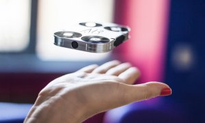 Cea mai bună sau cea mai proastă invenție în materie de gadgeturi - AirSelfie, cameră-dronă pentru telefon