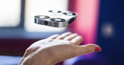 Cea mai bună sau cea mai proastă invenție în materie de gadgeturi - AirSelfie, cameră-dronă pentru telefon