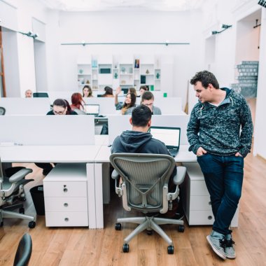 Israelienii deschid cel mai mare incubator de startup-uri din România - Innovations Crossrider