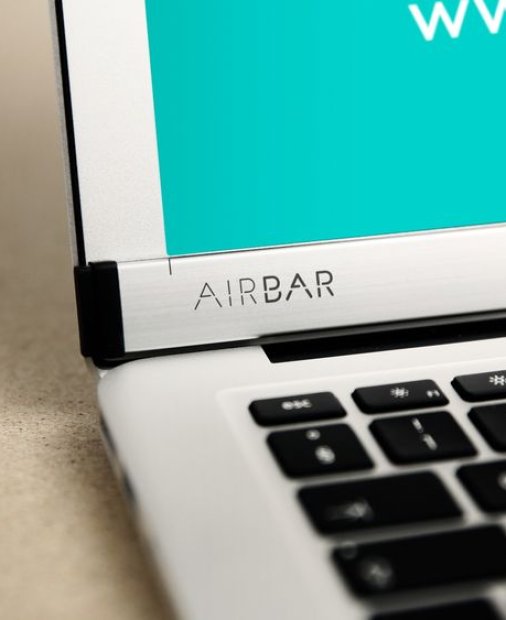 AirBar, gadgetul genial care transformă orice ecran într-unul tactil. Acum și pe MacBook