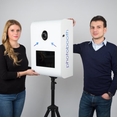 Cabină foto la evenimente - drumul Cutia cu Poze spre succes