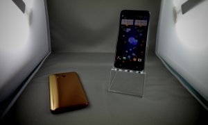 HTC U11, telefonul care vrea să fie strâns, lansat oficial în România