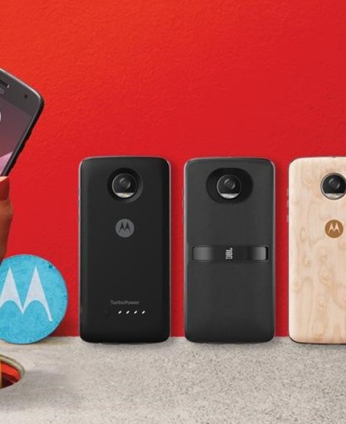 Moto Z2 Play, un telefon cu patru accesorii noi, inclusiv de gaming