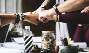 Cum te asiguri că angajații tăi colaborează mai mult între ei