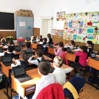 Începe școala: catalogul digital Adservio se extinde peste graniță