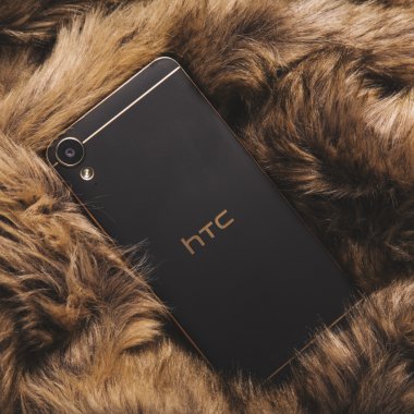 Google cumpără o parte din HTC și 2.000 de angajați