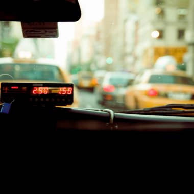 Clever Taxi lansează aplicație pentru corporatiști