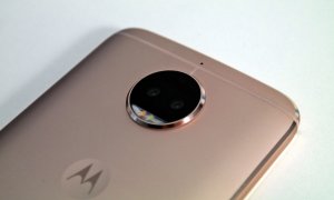 Review Motorola Moto G5s Plus - upgrade discret cu accente premium