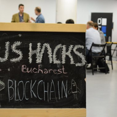 Dincolo de bitcoin: implicațiile blockchain în democrația pură