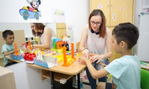 Prima aplicație românească pentru oamenii care ajută copiii cu autism