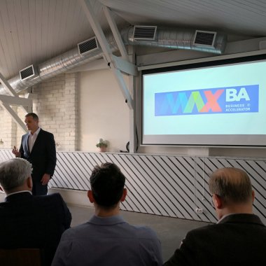 MAX BA te ajută să-ți crești afacerea prin optimizarea resurselor