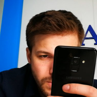 Samsung Galaxy A8 Review: Mașinărie de selfie-uri cu suflet premium