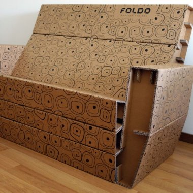 Afaceri din carton: românii care fac mobilă dintr-o simplă cutie