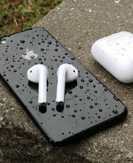 Apple lucrează la versiuni noi de AirPods