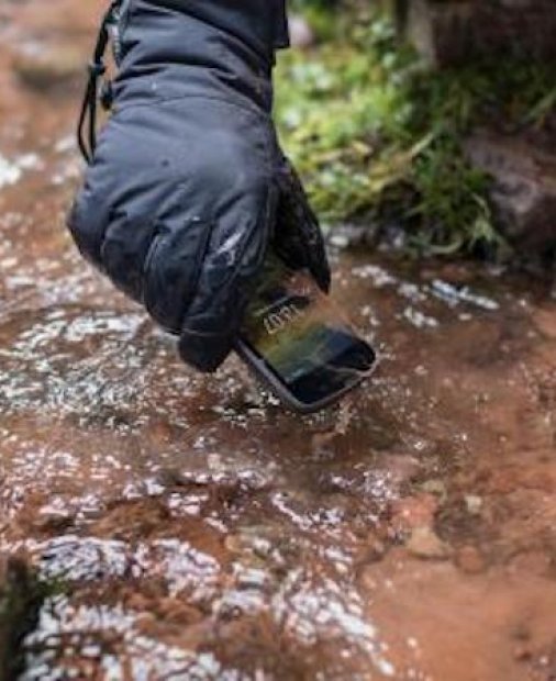 N-ai bani de un Land Rover? Poți să-ți iei doar telefon de la ei