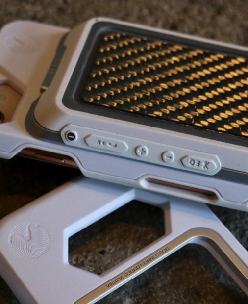 Husa care îți transformă telefonul într-un instrument multifuncțional