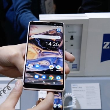Nokia 7 Plus Hands On - telefon onest pentru cei care vor ecran mare