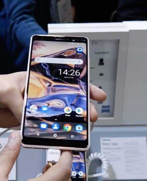 Nokia 7 Plus Hands On - telefon onest pentru cei care vor ecran mare