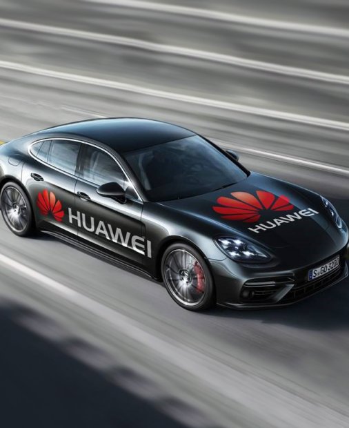 Cum a ajuns telefonul Huawei Mate 10 Pro ”șoferul” unui Porsche