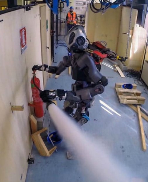 Până să vină apocalipsa roboților, aceștia ne salvează din incendii