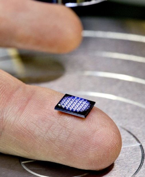 Computerul cât un bob de neghină de la IBM ne poate propulsa în viitor