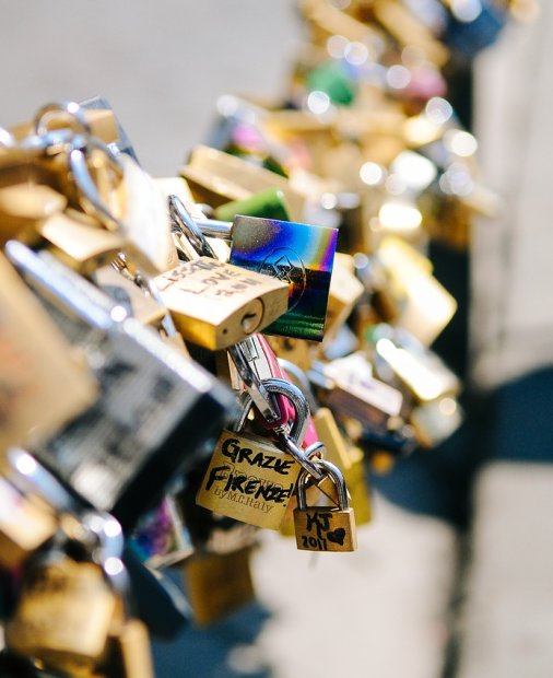 Dragostea te face vulnerabil: cum te pune partenerul în pericol