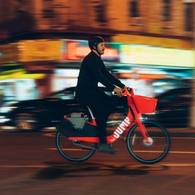 Uber JUMP, serviciul de închiriat biciclete electrice, vine în Europa
