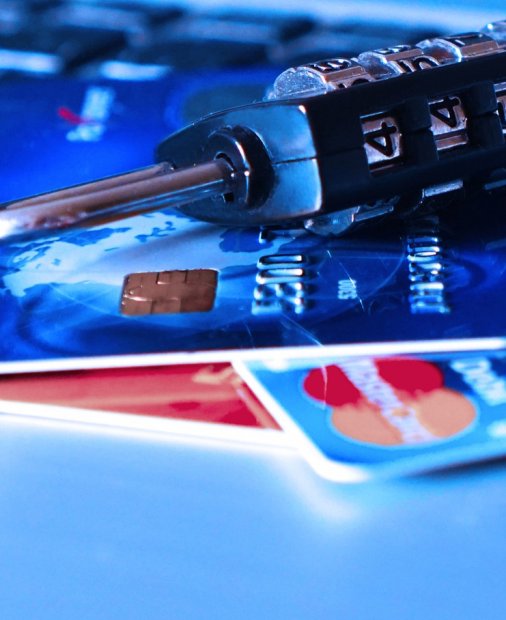 Sume fabuloase făcute de hackeri pe spinarea ta în 2017