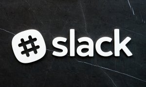 Slack își cumpără din competitori ca să-i câștige pe programatori