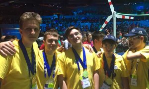 Elevii români care strunesc roboții: aur la FIRST Global Challenge