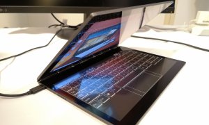 Lenovo Yoga Book C930 e un laptop inovator pentru obsedații de notițe