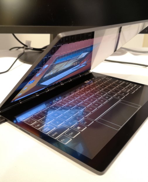 Lenovo Yoga Book C930 e un laptop inovator pentru obsedații de notițe