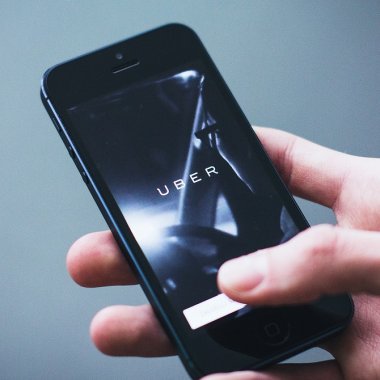 Uber vrea să cumpere Deliveroo, un startup care livrează mâncare