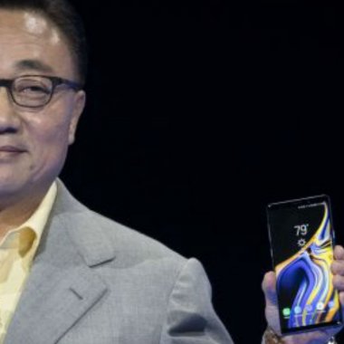Telefonul pliabil de la Samsung este... o tabletă. Primele imagini
