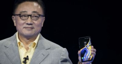 Telefonul pliabil de la Samsung este... o tabletă. Primele imagini