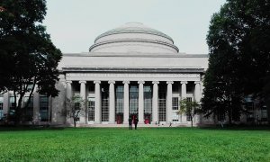 „Politehnica americană”, 1 mld. dolari pentru a deschide colegiu pe AI