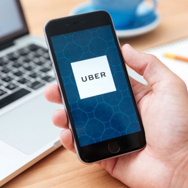Uber face concurență platformelor de joburi cu un serviciu nou