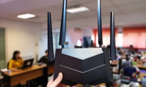 Tenda AC10U: Router ieftin și bun pentru o casă mare sau un birou mic