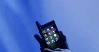 Samsung își prezintă viitorul: telefonul pliabil