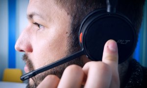 Review Plantronics Voyager 4210 UC: Pentru business-uri mici sau mari