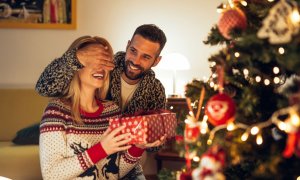 Zece idei de cadouri ca să-ți surprinzi partenerul de Crăciun