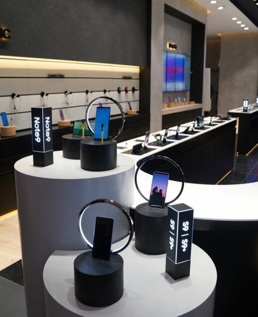 Samsung relansează magazinul care se adaptează în timp real la client