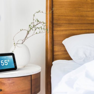 CES 2019: Lenovo Smart Clock e asistentul virtual de pe noptieră