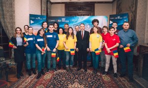 Elevi români pasionați de robotică, schimb educațional la Paris