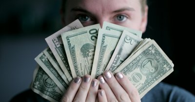 Șapte moduri în care poți câștiga bani în plus chiar și când ai job