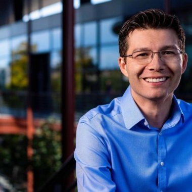 Tânăr cercetător român, finanțare de 2,5 mil. dolari de la Zuckerberg