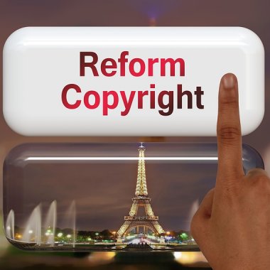 UE adoptă legea privind drepturile de autor în online și taxa pe link