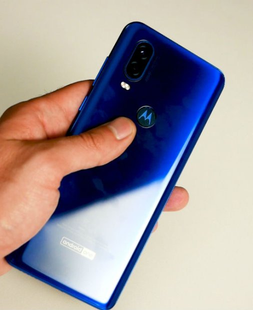 Review Motorola One Vision: un smartphone pentru tineri cu buget redus