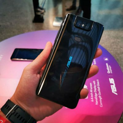 ASUS ZenFone 6: ciudat în cel mai bun sens al cuvântului [HANDS ON]